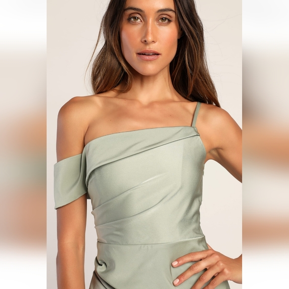 Showing Off a Little Sage Green Asymmetrical Tulip - Picture 3 of 8